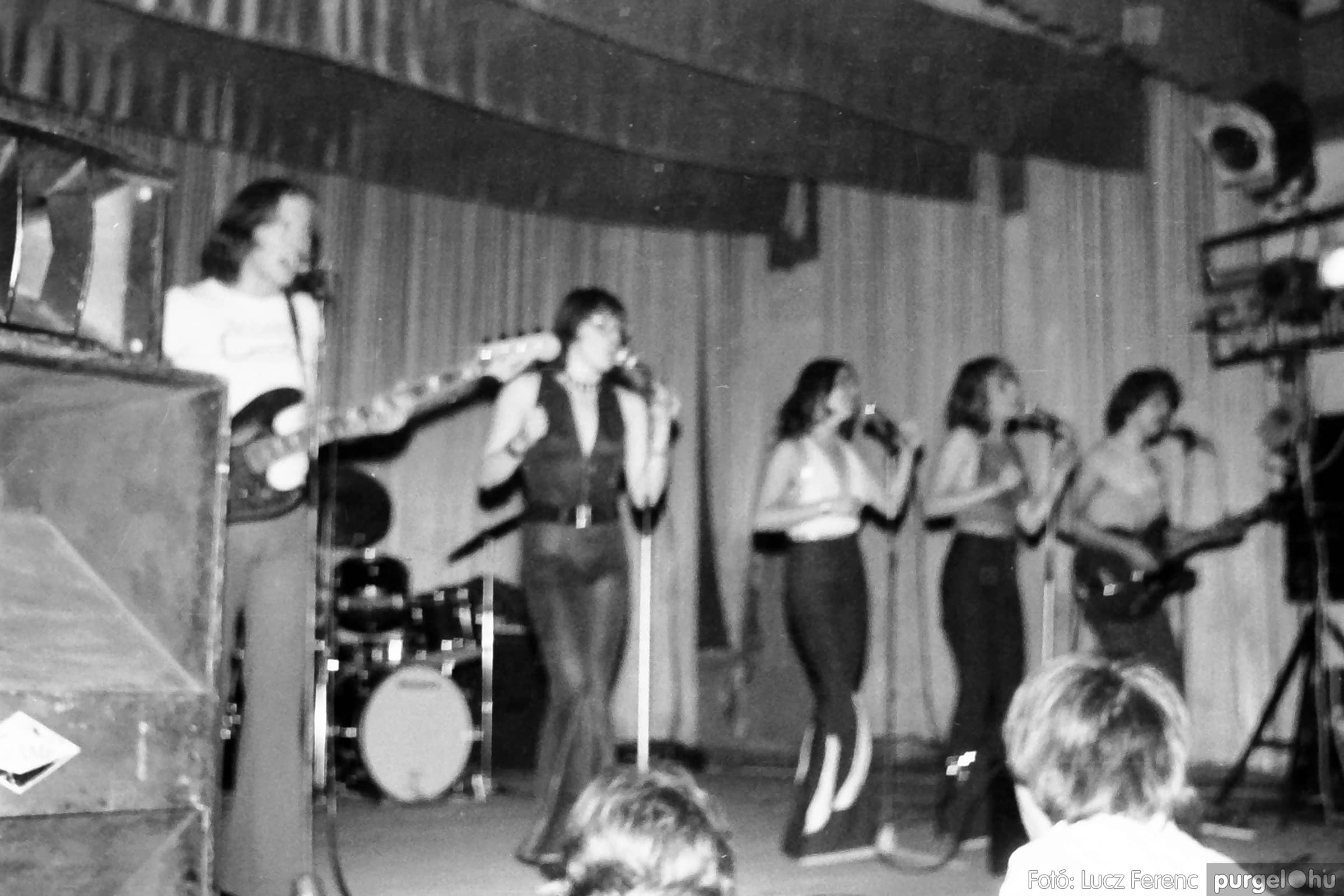 091 1977. A botrányba fulladt Neoton koncert - Fotókː LUCZ FERENC©