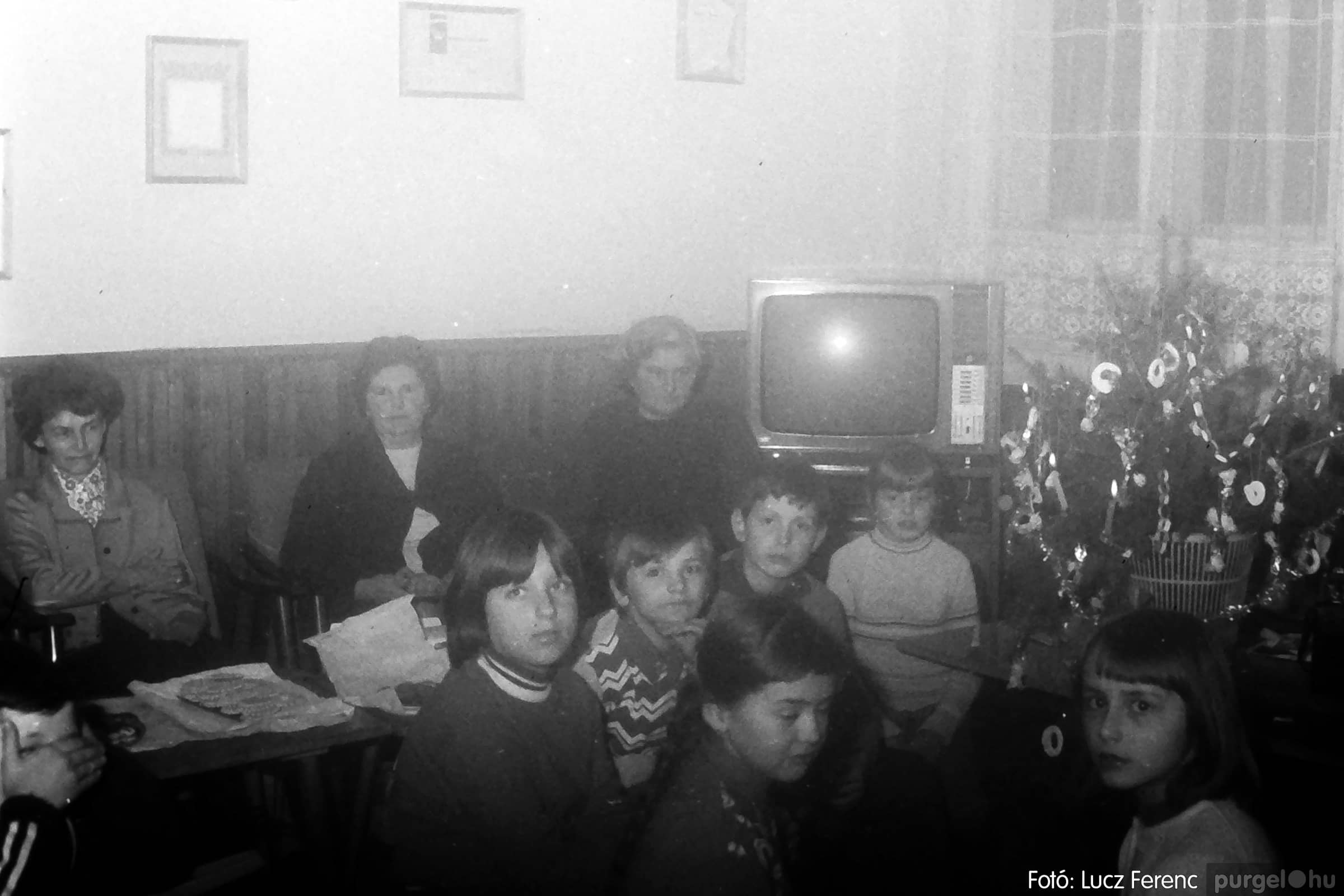 099 1977. Karácsonyi összejövetel a kultúrházban - Fotókː LUCZ FERENC©