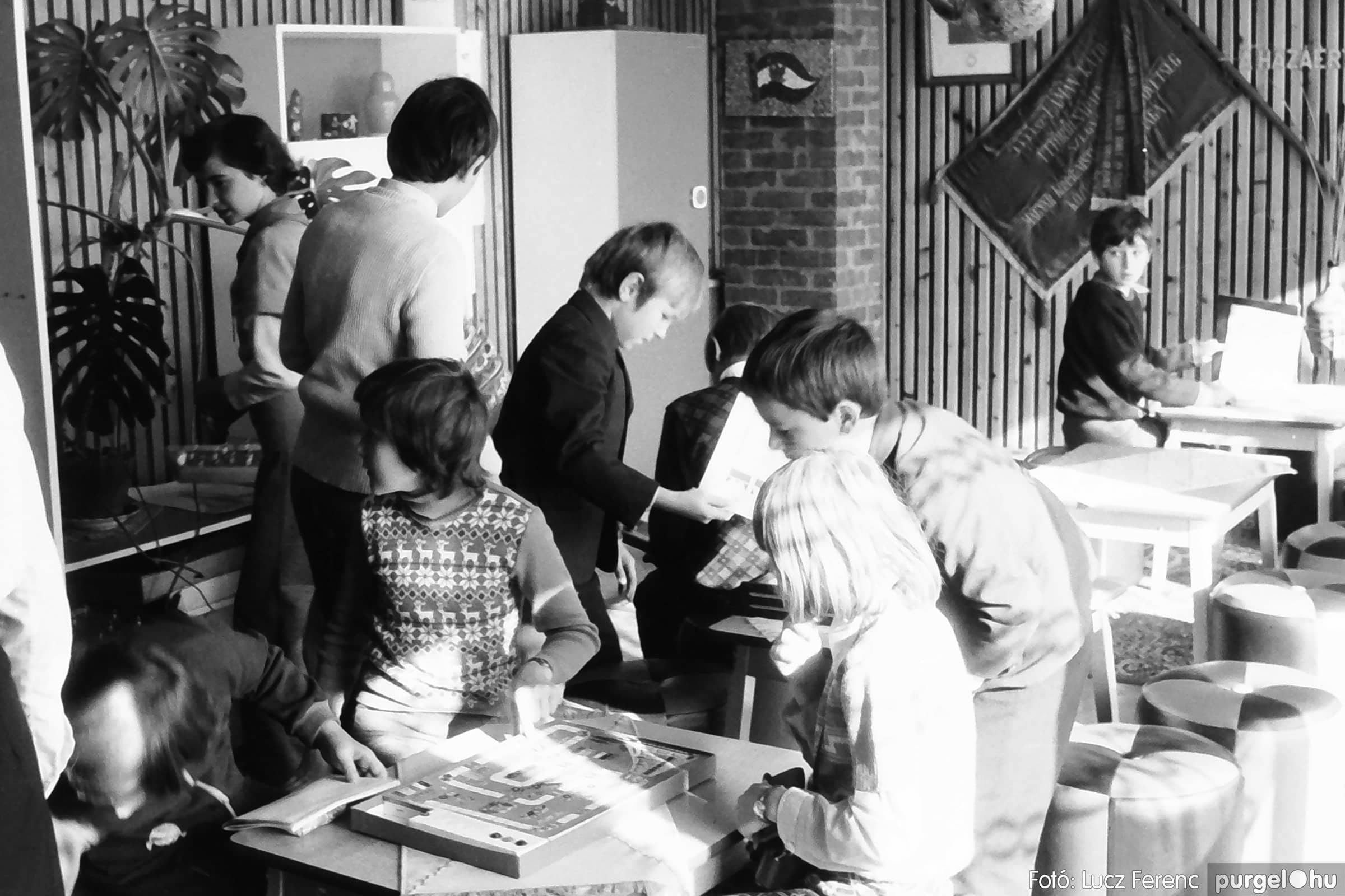 112 1977. Szovjet katonák látogatása a nagy októberi szocialista forradalom 60. évfordulóján - Fotókː LUCZ FERENC©