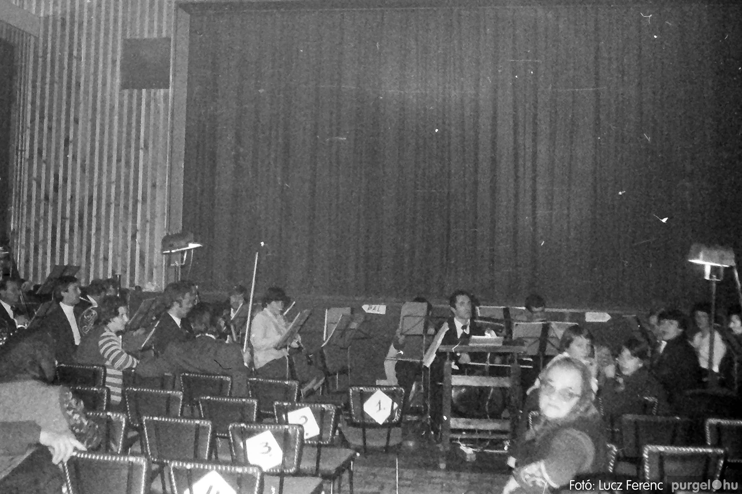 188 1980. Zenés színpadi est - Fotókː LUCZ FERENC©