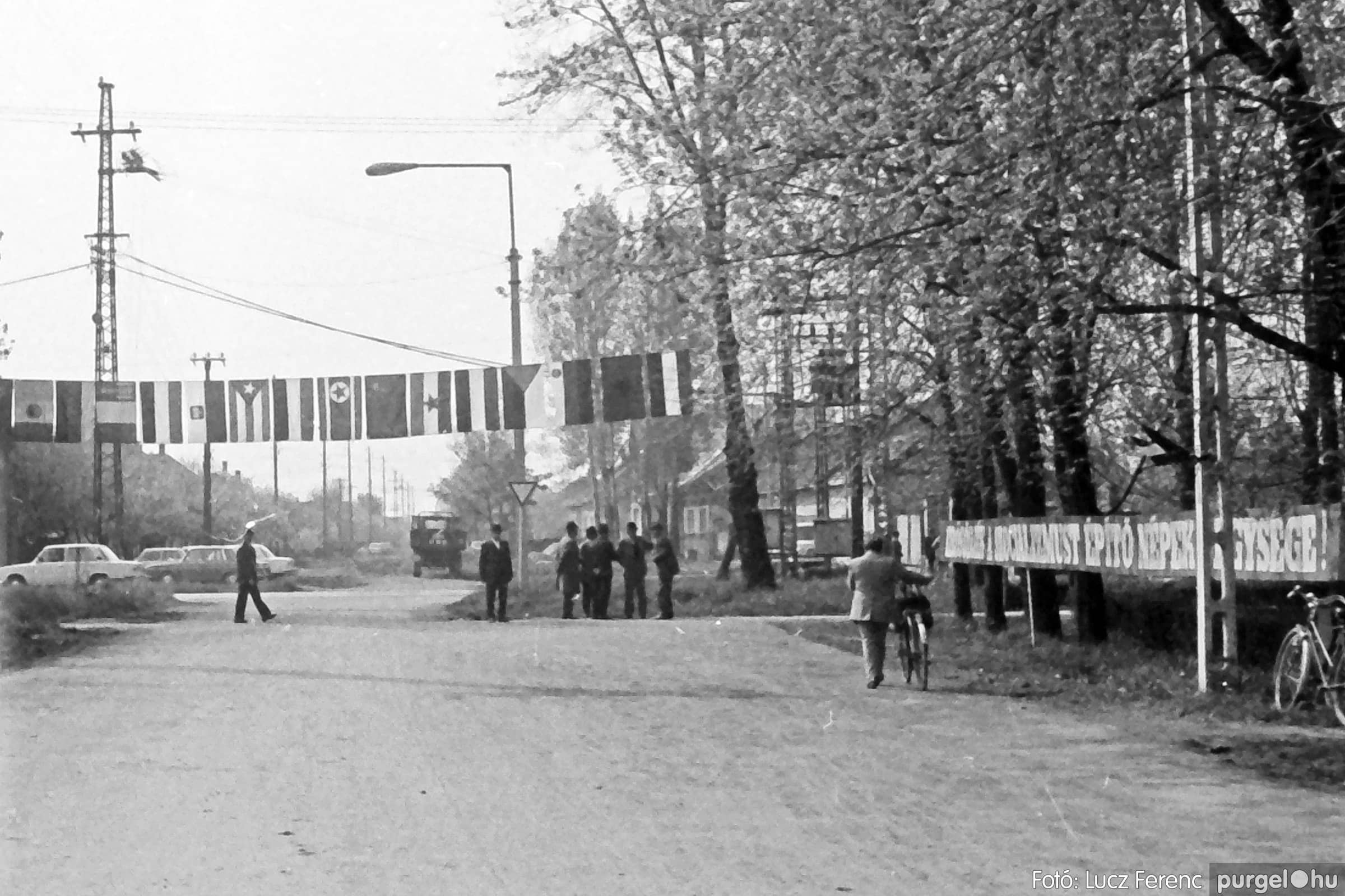 189 1980.05.01. Éljen május elseje! - Fotókː LUCZ FERENC©
