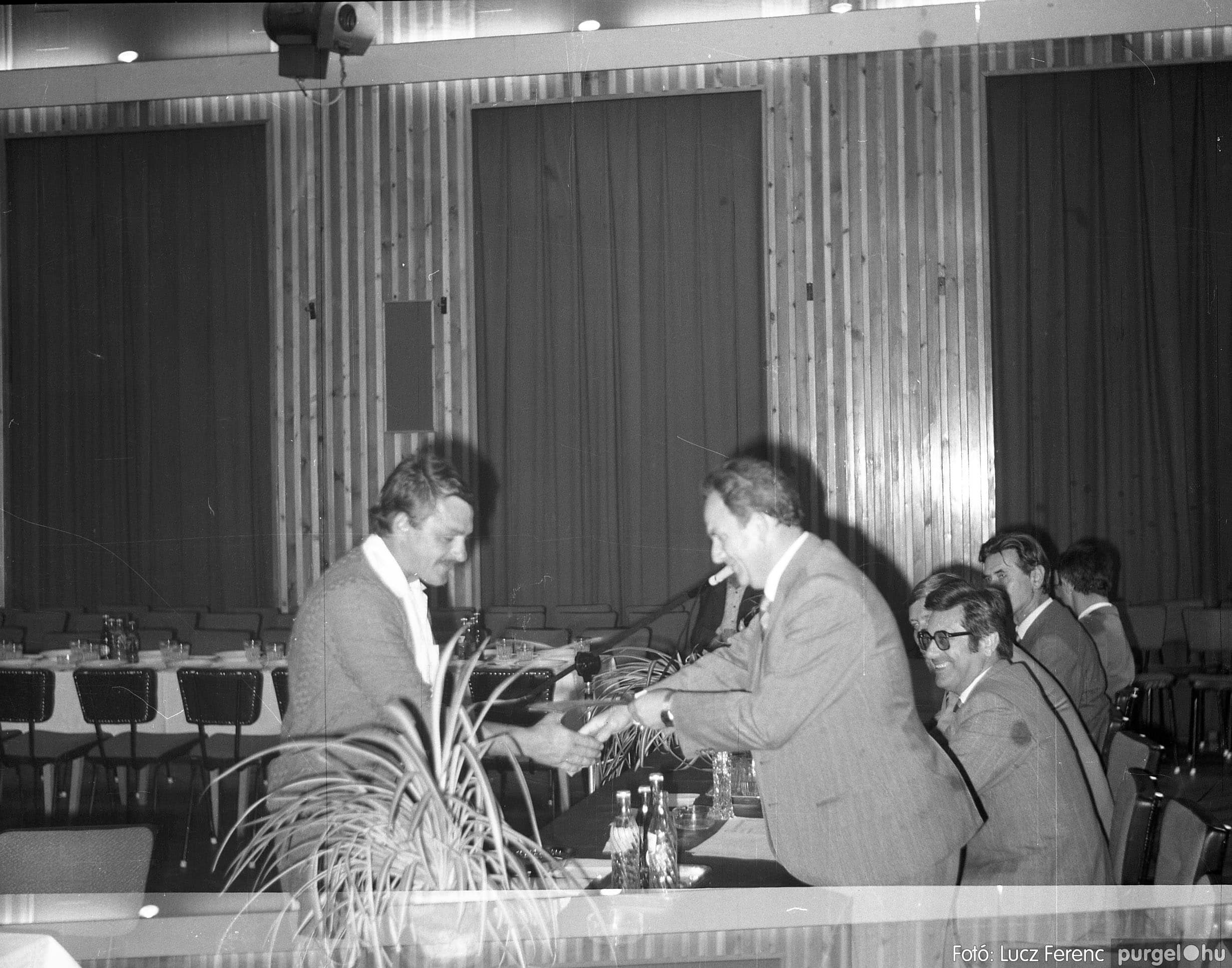 227 1982. A dolgozó népet szolgálom! - Fotókː LUCZ FERENC©