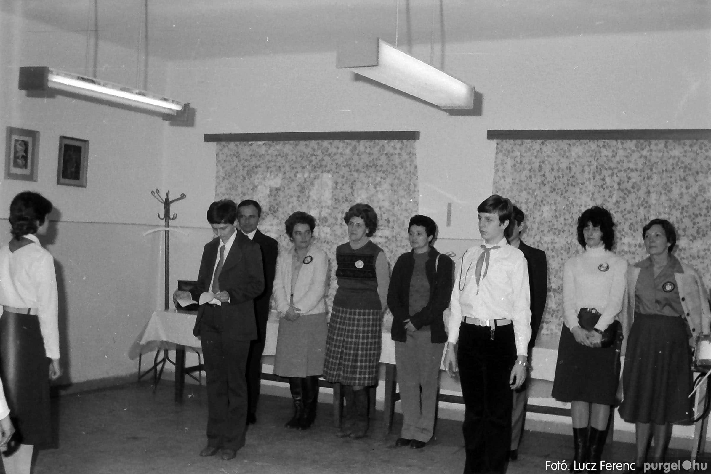 258 1983. Vetélkedő a központi iskolában - Fotókː LUCZ FERENC©