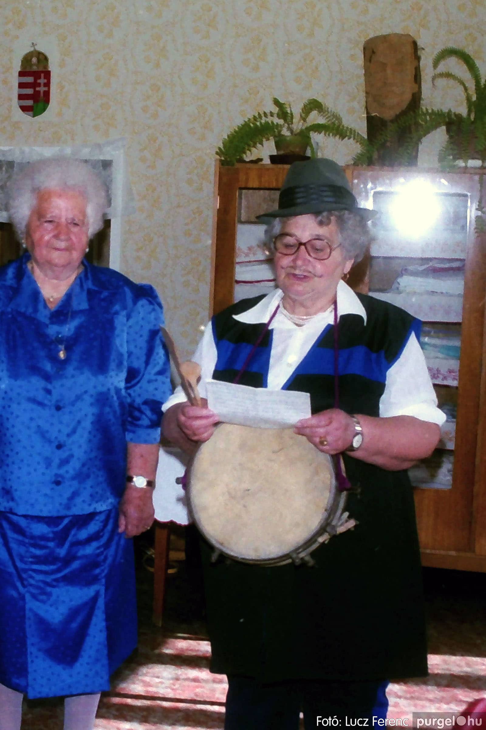 297 1990-es évek - Farsang az idősek otthonában - Fotókː LUCZ FERENC©