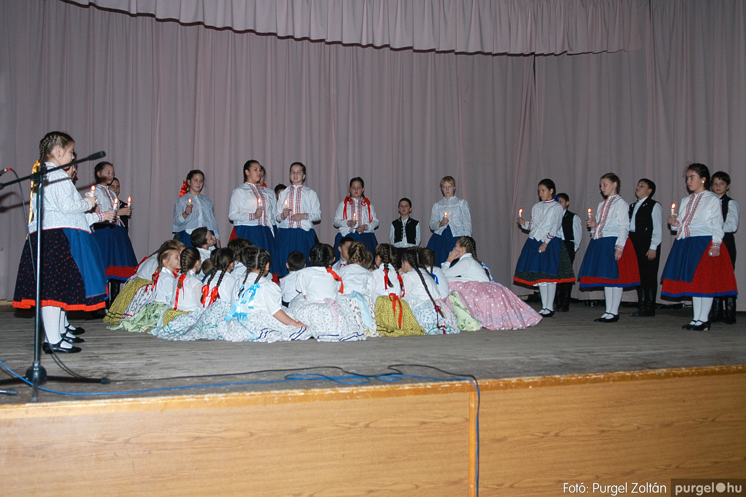 2005.12.18. Dobbantó Néptáncegyüttes karácsonyi gála - Fotókː PURGEL ZOLTÁN©