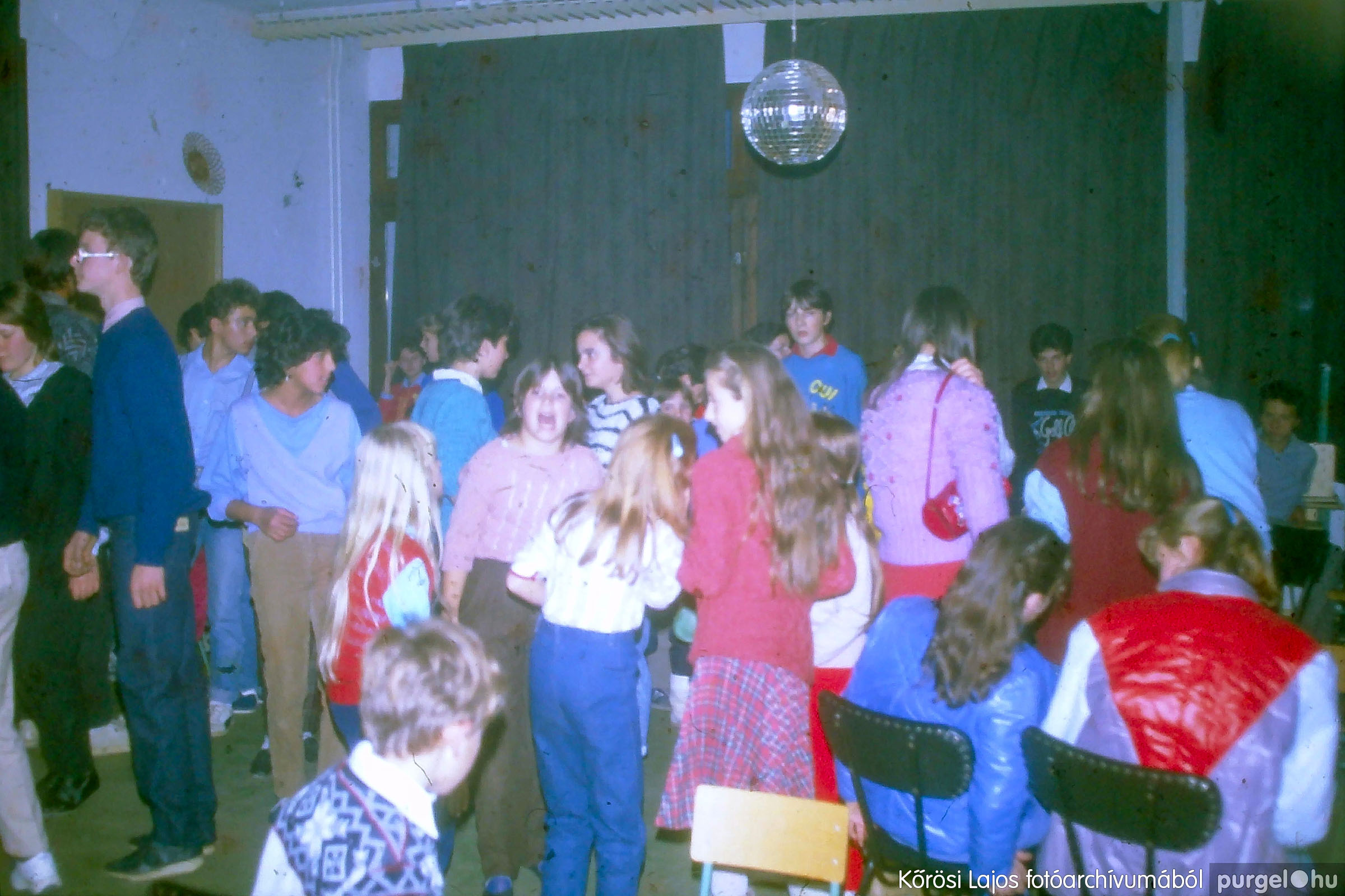 013 1980-as évek - Diákcentrum az Újiskolában - Fotókː KŐRÖSI LAJOS©