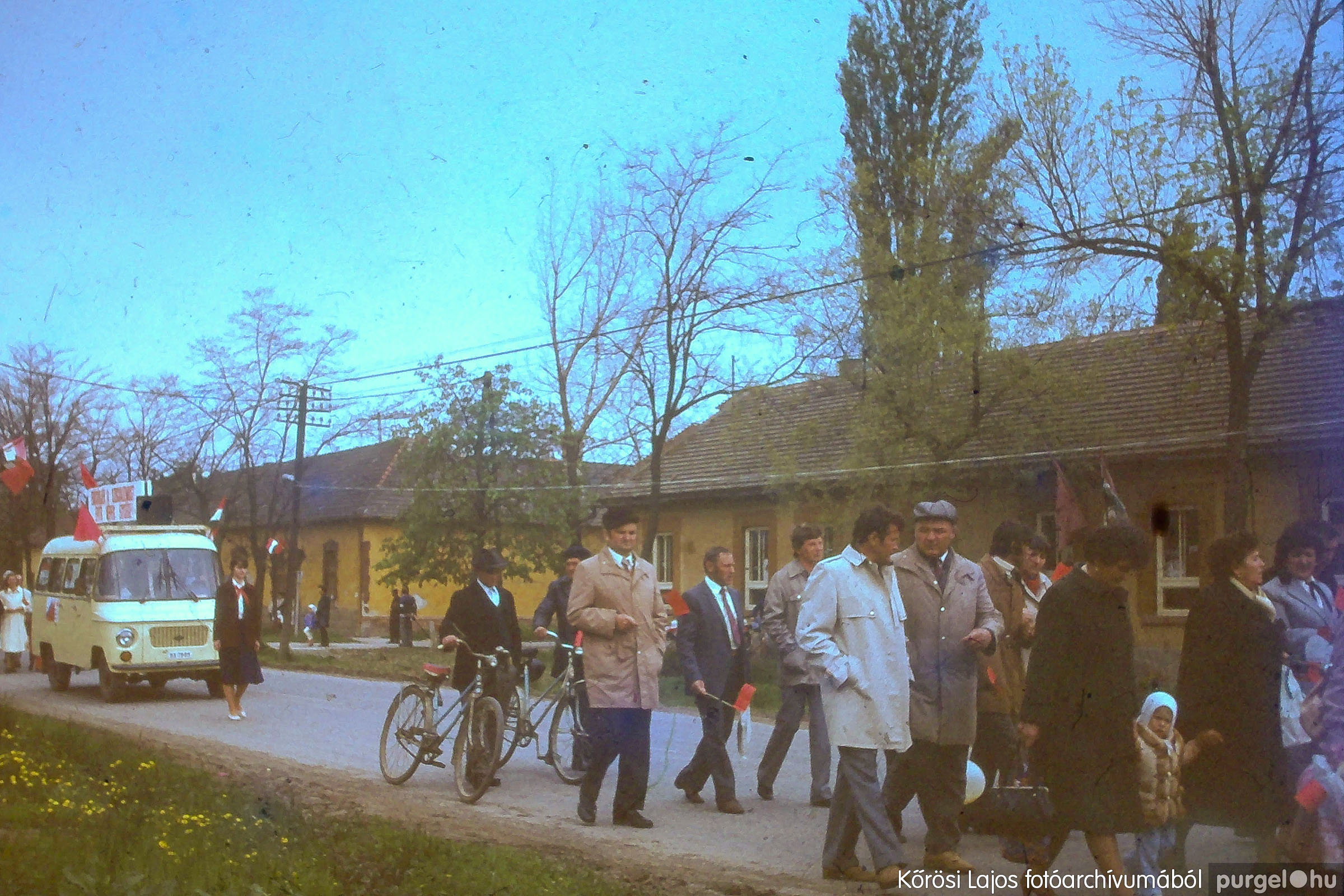 019 1980-as évek - Éljen Május elseje - Fotókː KŐRÖSI LAJOS©