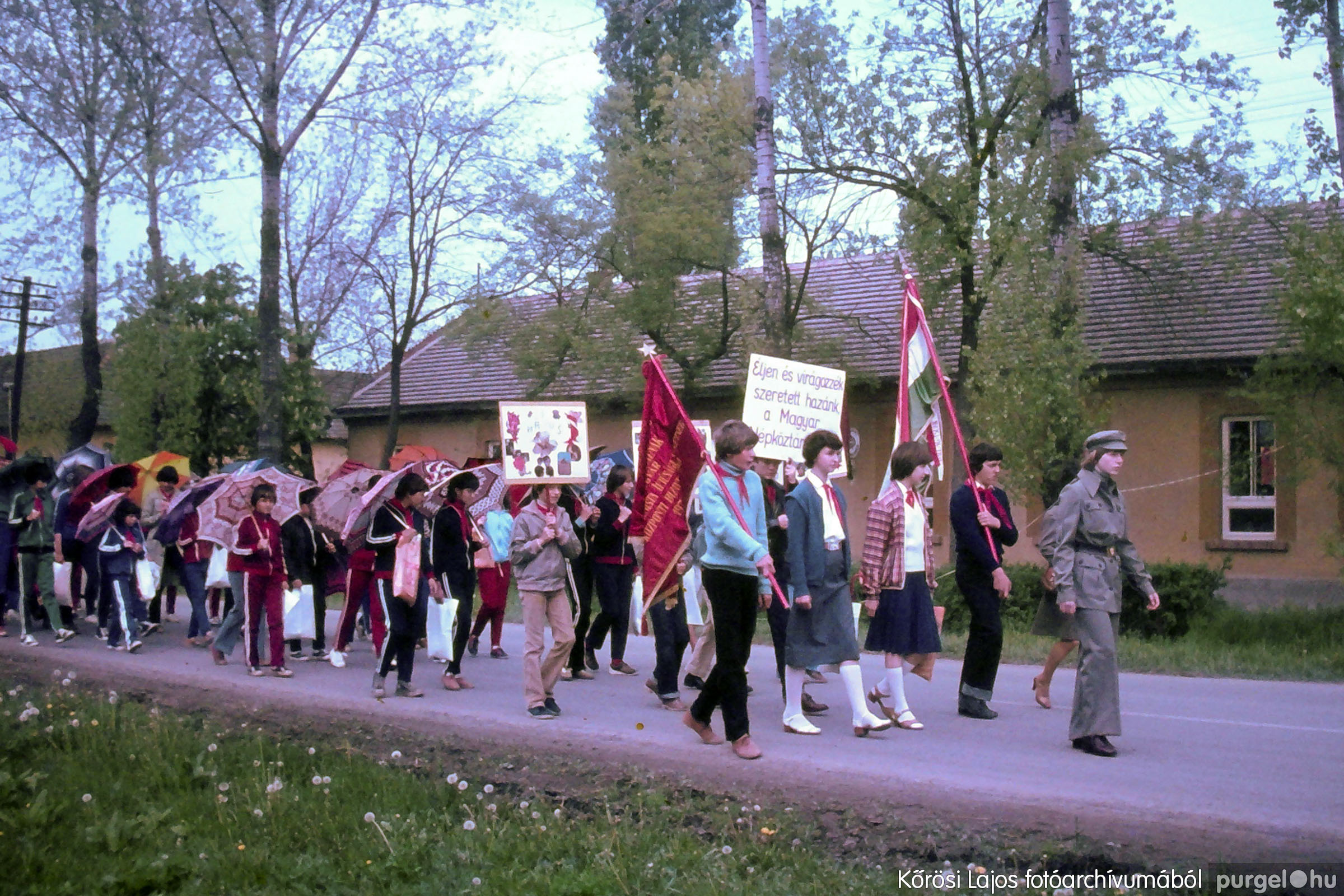 021 1980-es évek - Éljen Május elseje - Fotókː KŐRÖSI LAJOS©
