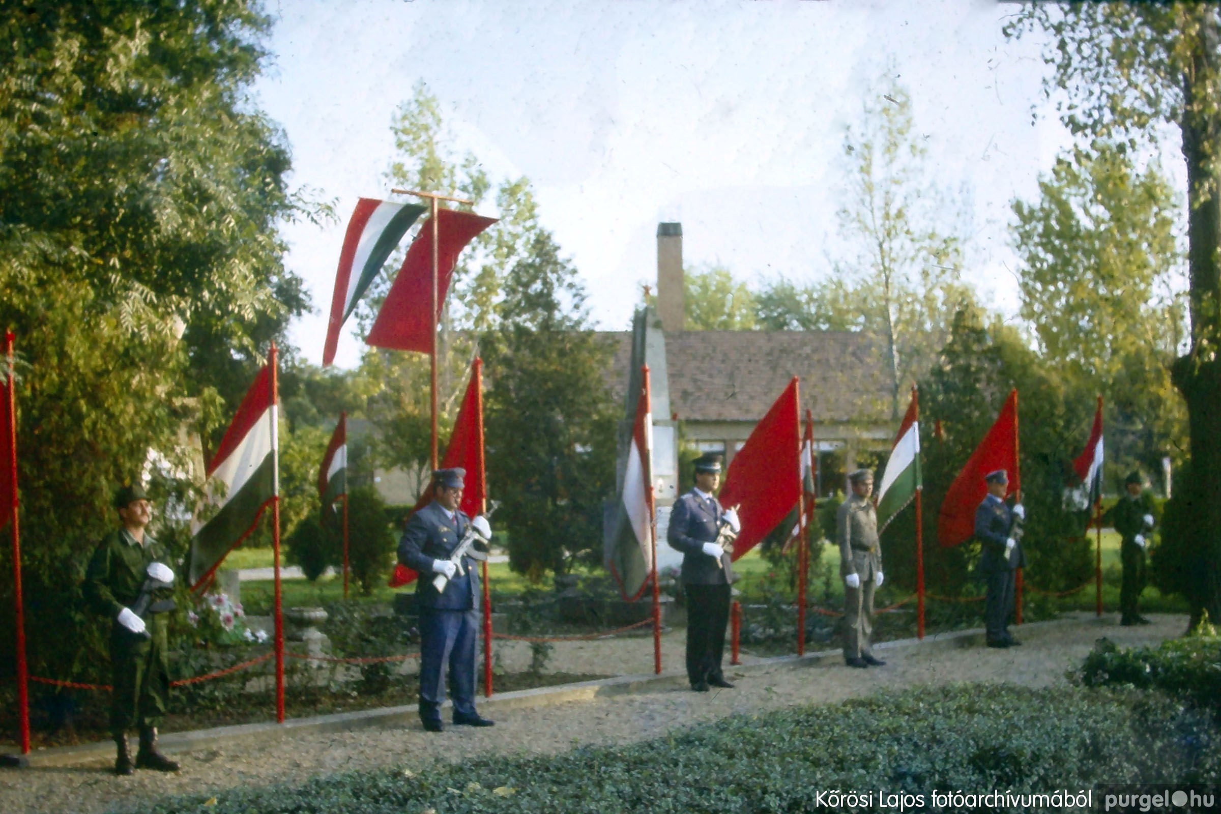 039 1980-as évek - Koszorúzási ünnepség - Fotókː KŐRÖSI LAJOS©