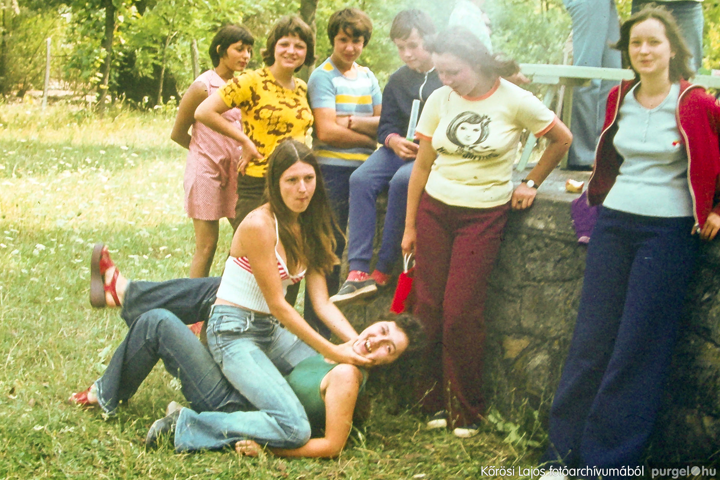 048 1980-as évek - Ifjúsági program a sportpályán - Fotókː KŐRÖSI LAJOS©