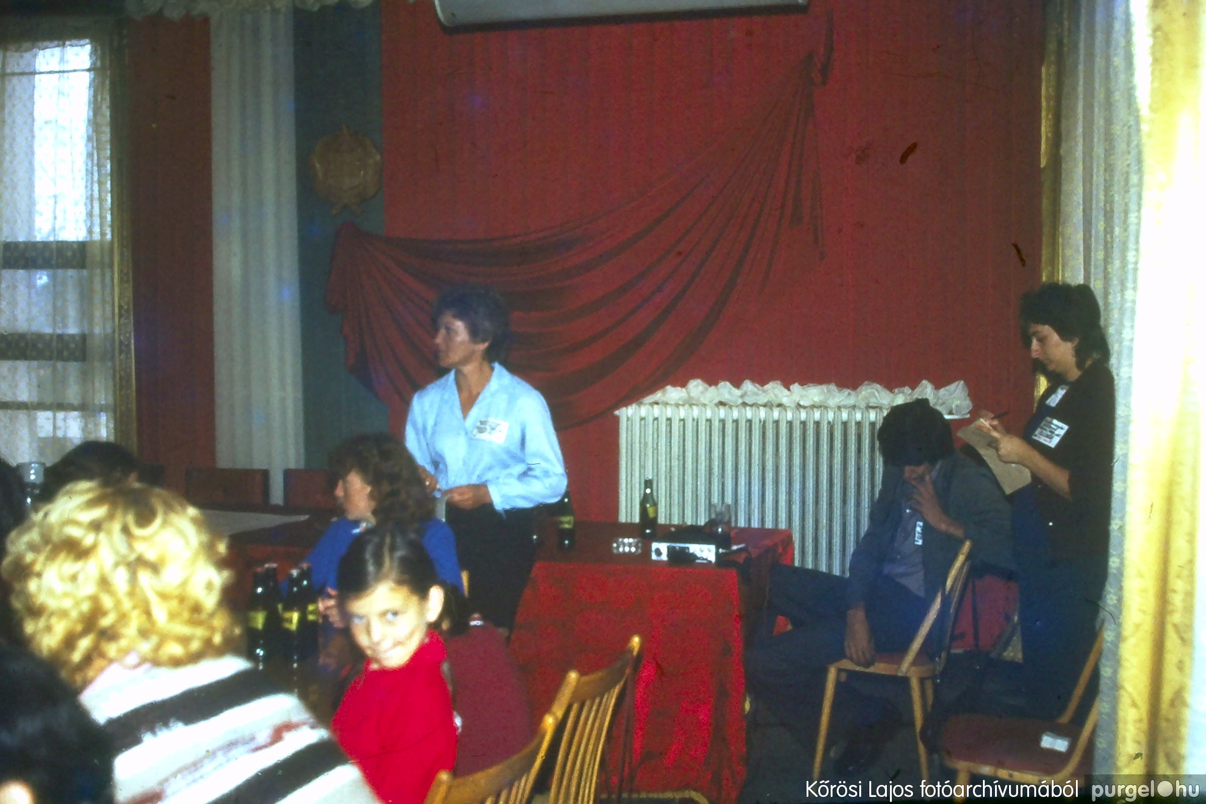 049 1980-as évek - Esemény a Tanácsház termében - Fotókː KŐRÖSI LAJOS©