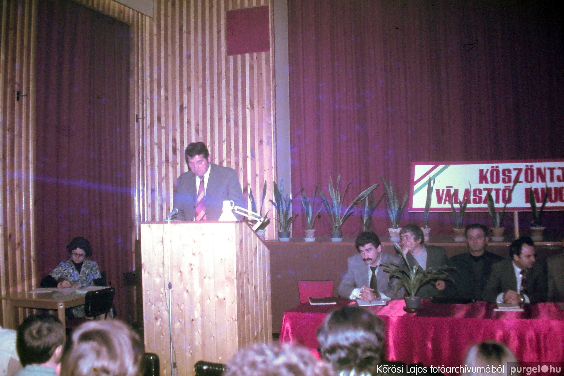 052 1980-as évek - Népfront választó falugyűlés - Fotókː KŐRÖSI LAJOS©
