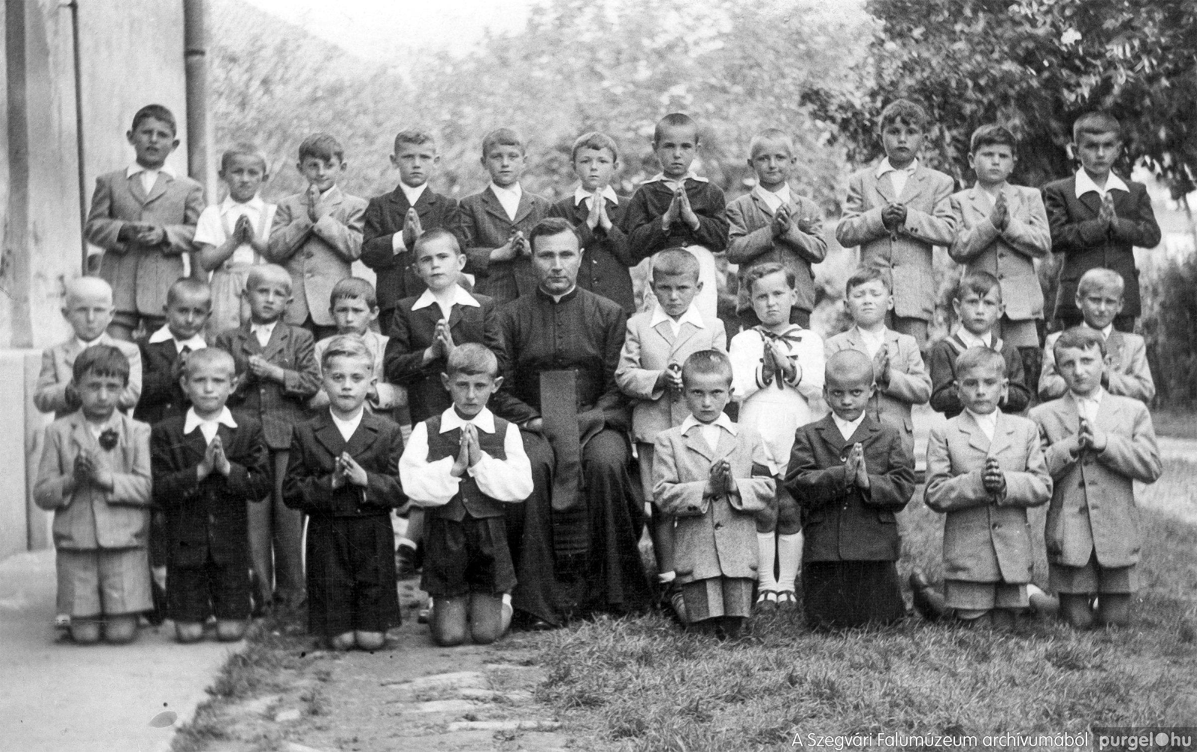 001 Csoportképek - MÉSZÁROS JÁNOSNÉ archívumából