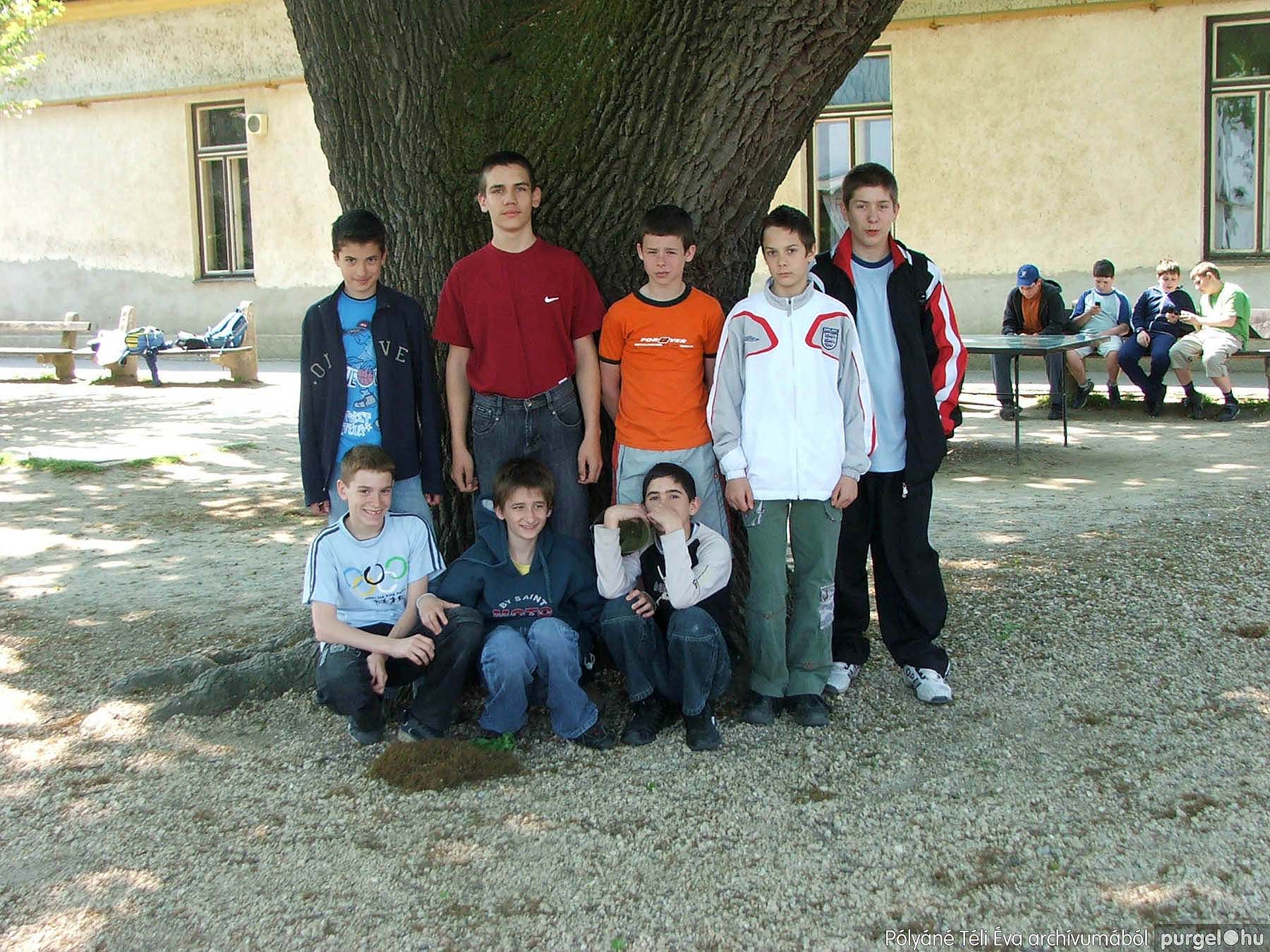 2008.04.26. A tölgyfa alatt - PÓLYÁNÉ TÉLI ÉVA archívumából