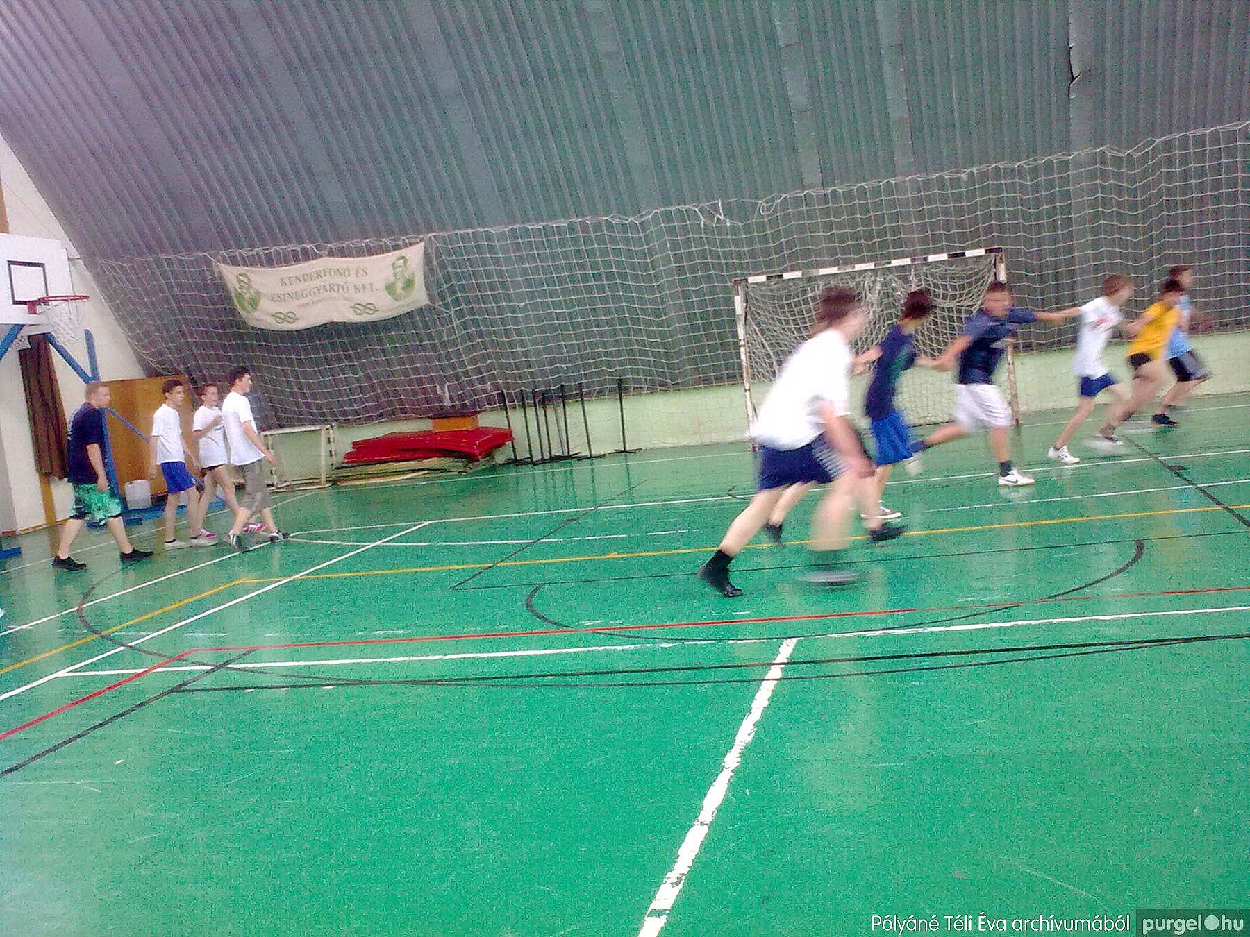 2012.06.08. Testnevelés óra, 8. osztály - PÓLYÁNÉ TÉLI ÉVA archívumából